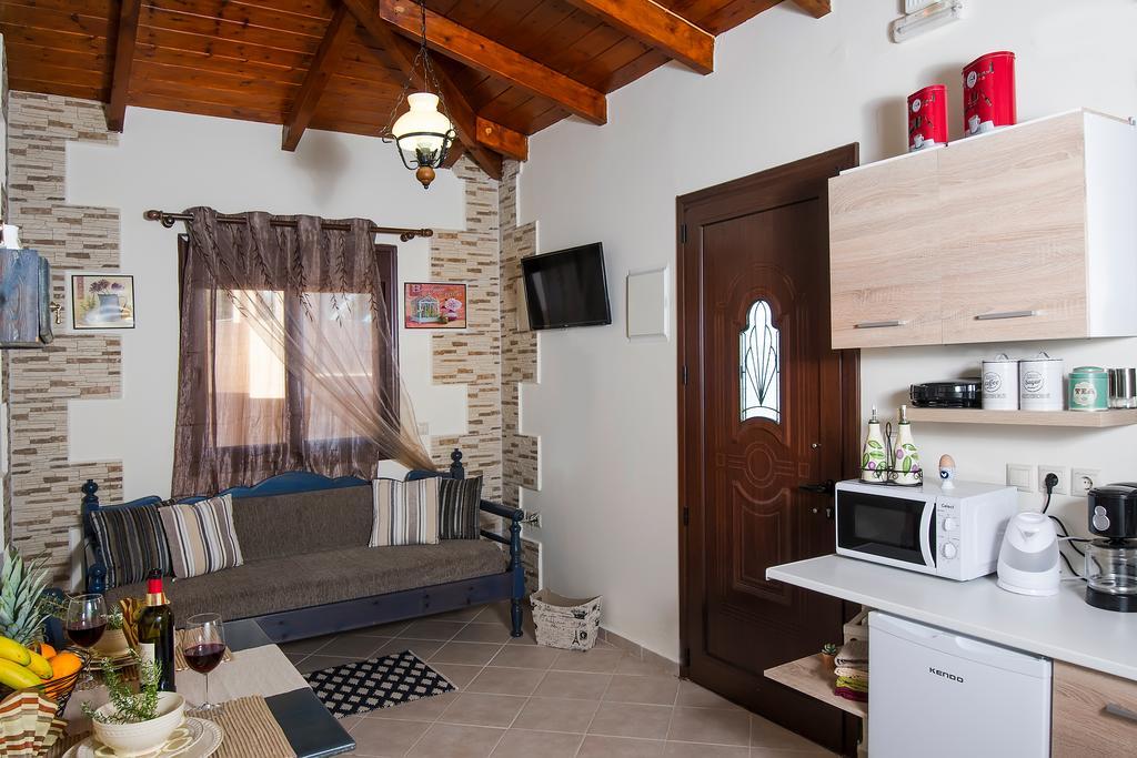 Kyriaki'S Cozy Apartments Agia Marina Exteriör bild