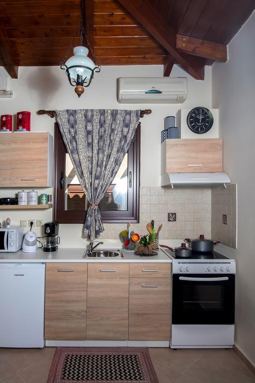 Kyriaki'S Cozy Apartments Agia Marina Exteriör bild